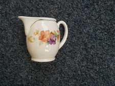 ein VEB Triptis Milchkännchen mit  Blütendekor ,nie Gebraucht,Neuw.