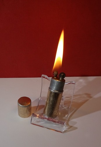Altes leichtes sturmfeuerzeug - leichtes,