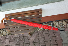 Großer Robuster, sturmfester Stockschirm mit Media Markt Logo, Holzgriff in Rot