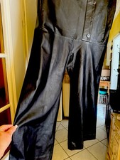 Rundholz Designer, Lederhose