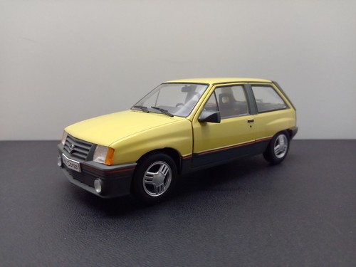 Opel corsa sr - a, gelb