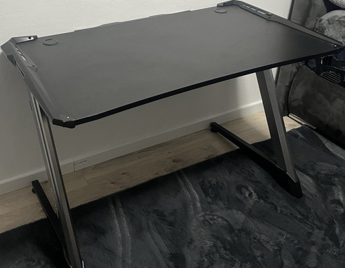 Schwarzer gaming schreibtisch - schwarzer,