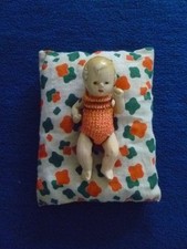 alt antik Konvolut Massepüppchen Germany 421 Kleidung Kissen Puppenwagen Stube