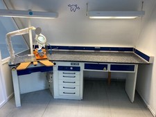 Dentalmöbel mit Granitarbeitsplatte  1x  4er T. 1 x Ecktisch . 1x Einzel groß
