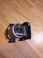 Buderus Umwälzpumpe GB 142-15. 8738903386