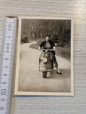  Foto,alt, Motorroller Heinkel Tourist, Hübsche Frau (100)