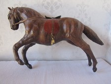 Lederpferd mit aufgesetzten