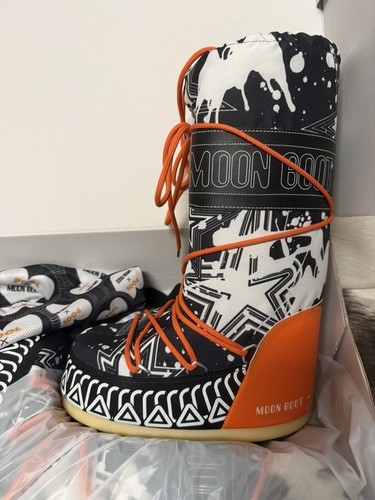 Moon boot pool size - ,
