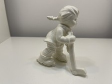 Hummel Figur 2143/A Eishockey Spielerin 9,5 cm. 1 Wahl Top Zustand. 