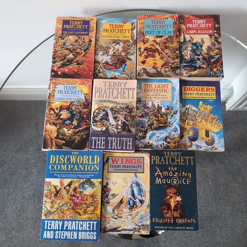 Terry pratchett book - pratchett, x