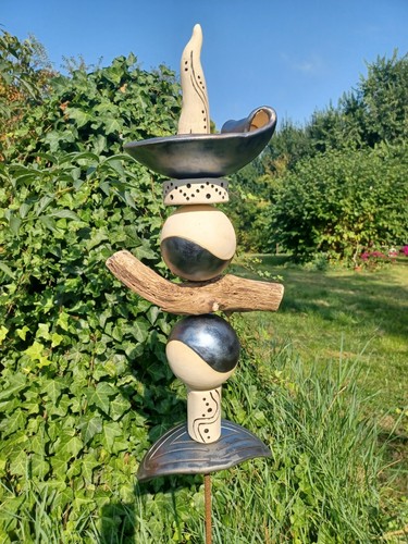 Garten stele mit vogeltränke - garten,