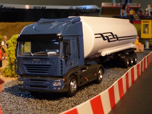 Lkw iveco mit tankauflieger - iveco,