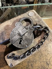 Großes altes Vorhängeschloss