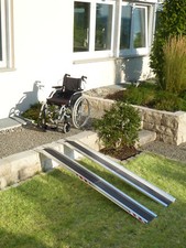 Rollstuhl-Rampe 2000x150 mm aus Aluminium mit Führungsrand faltbar