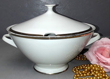 Suppenterrine mit Deckel