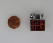 Miniatur Damen Feuerzeug Benzin Reptilienleder-Optik um 1960 (109866)