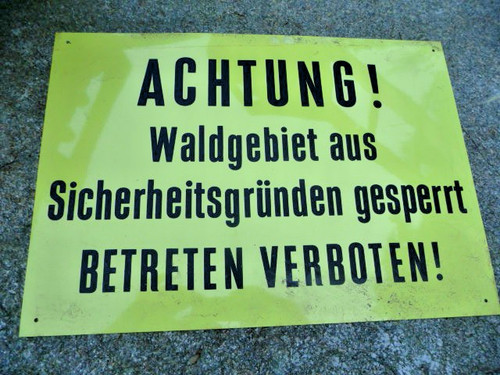 Warnschild waldgebiet aus - waldgebiet,
