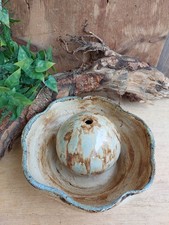 Handgetöpferte Keramikbrunnen