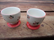 2 alte Eierbecher aus