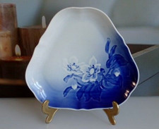 Bing & Gröndahl Porzellan Schale CHRISTROSE Teller dreieckig Platte B&G Nr. 354