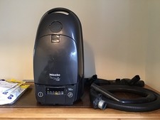 Miele S438i Solution Plus Staubsauger voll funktionsfähig mit allem Zubehör sehr guter Zustand