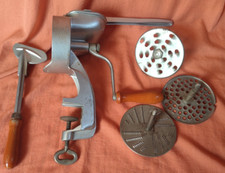 Minna DBP Reibe Küchenmaschine manuell Raspel