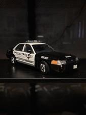 AUTOart 1:18 Ford Crown