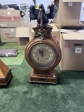 Antike Tischuhr mit Adler Aus