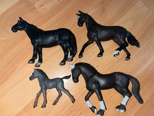 Schleich -  4 Pferde - davon ein Dressurpferd