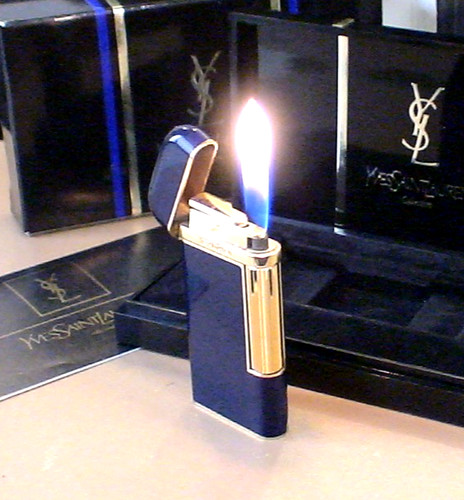 Altes feuerzeug ysl yves - feuerzeug, ysl.