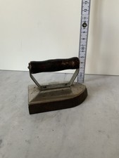Kleines  Antikes Bügeleisen