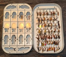 58 Nymphen mit scharfen Haken in großer Aluminium Box mit 16 Fächern - top