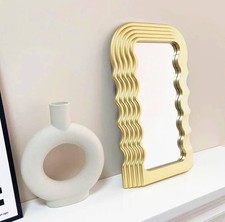 Spiegel Mit Wellenrahmen