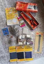 Nähsachen ZickZackSchere Bügelflicken Garne Nadeln Kreide Maß Fingerhut Sicherhn