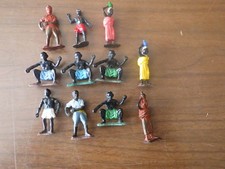 Heinerle/Maturba 22 Afrika-Figuren, z.T. sehr fein bemalt
