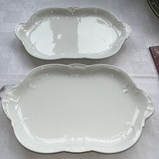 Zwei Kleine Servierplatten