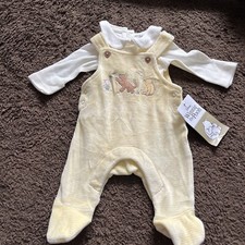 NEU MIT ETIKETT Disney @ M&S Baby Jungen Neugeborene gelb Multi Latzhose Set