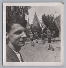 Pfadfinder 1950 - Umzug Fahnen