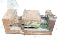 Alter großer Maschinenschraubstock 12 kg schwer, 100 mm ,  * 30