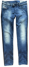 Ausgefallene Jeans von DIESEL mit seitlichem Paillettenstreifen