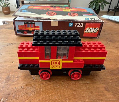 Lego 723 diesel locomotive - lego,