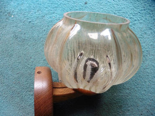 Eine wandlampe aus holz mit - wandlampe,