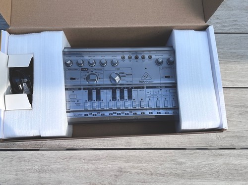 Behringer td3 synthesizer - td3-, sr