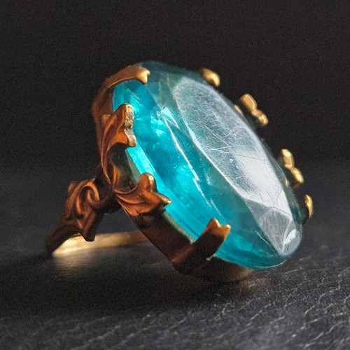 Riesiger blauer kristall ring - kristall,