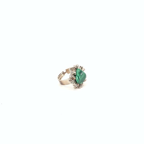 Eleganter ring mit grünem - eleganter,