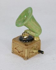 KERAMIK HANDARBEIT MOTIV:  Trichtergrammophon, Hand-Made in England H= 9cm T140