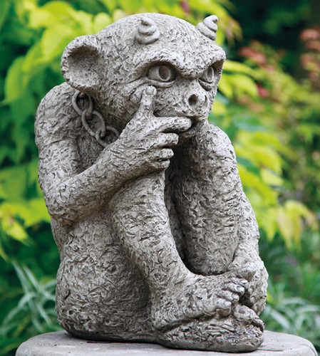 Steinfigur gremlin sitzend - gremlin,