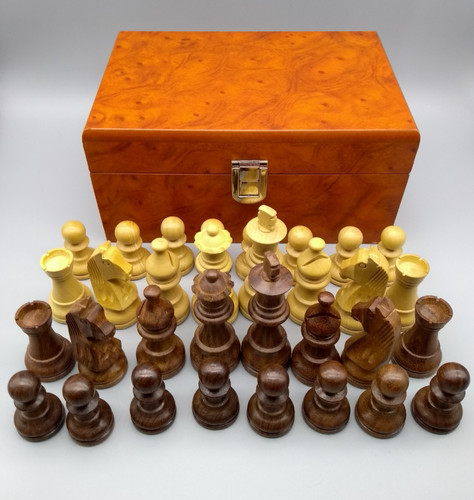 Schachspiel aus holz mit - schachspiel,