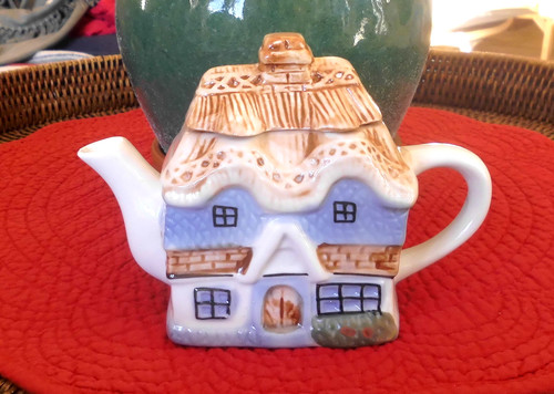 Cottage teapott puppengeschirr - cottage-teapott,