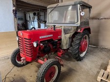 Traktor IHC McCormick, D-326, rot, mit Dach, Oldtimer in  gepflegtem Zustand